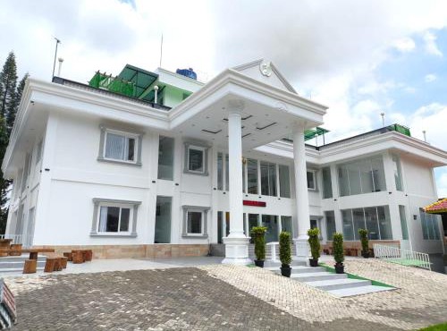 Hotel Greenhill Resort Kemuning in Panjaweujan
