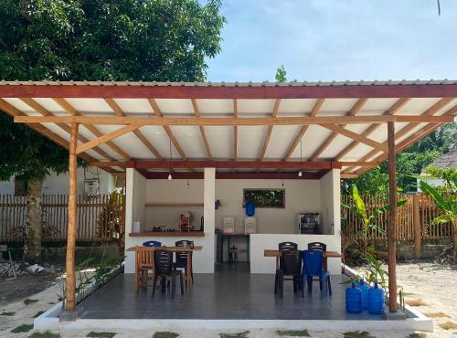 Buggei Surfcamp Mentawai in Katiet