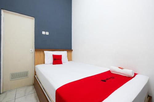 RedDoorz near GOR Jatidiri Semarang in Jatingaleh