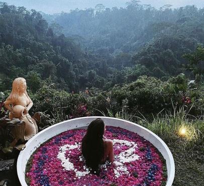 Bubble 7 - Cozy Bubble Retreat White Bath Ubud