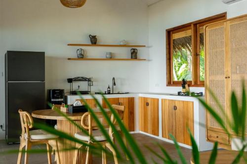 Villa RORO Mentawai - Oceanfront Tropical Escape in Katiet