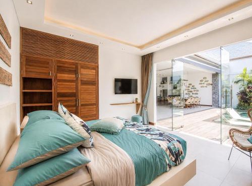 5BR Designer Villa, Walk to Beach, Luxury Leisure