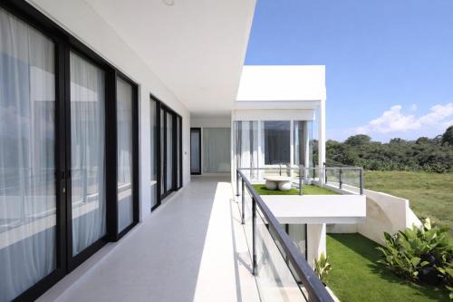 4 Bedroom Villa ApartHotel New Brand Berawa Canggu