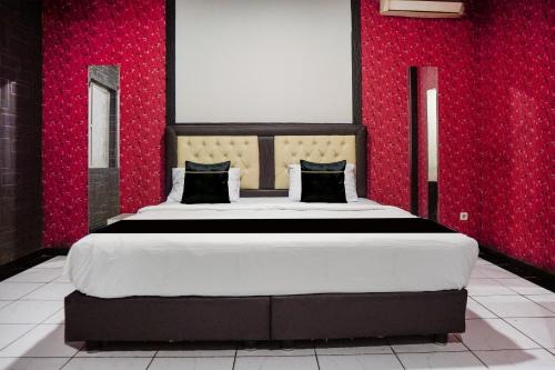 Hotel O near Tugu Simpang Haru formerly Zaara Guest House in Padang