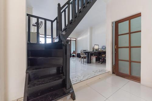 RedDoorz at Anjasmoro Guest House near Bandara Ahmad Yani Semarang