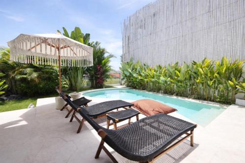 4 Bedroom Villa ApartHotel New Brand Berawa Canggu in Canggu
