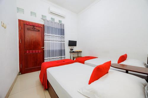 RedDoorz Syariah near UMS Solo - RSO Soeharso in Solo