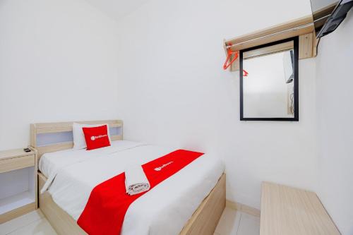 RedDoorz at Bellina Inn Near RS Panti Wilasa Semarang in Semarang