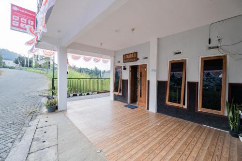 RedDoorz at Omahku Guest House Batu in Malang