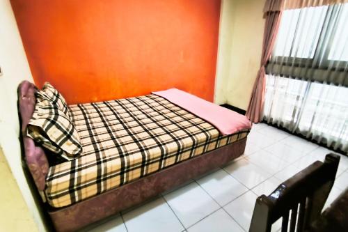 Hotel Pattimura powered by Cocotel in Stasiun Tawang