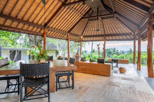 Qusia 3BR Luxury Villa in Mangsit