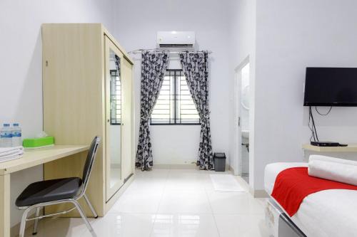 RedDoorz Plus near Thamrin Plaza Medan in Medan