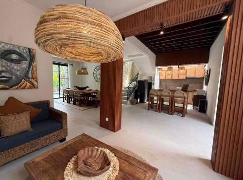 de CINTA Villa - KUTA - 6 bedrooms - Heart of Kuta in Kuta