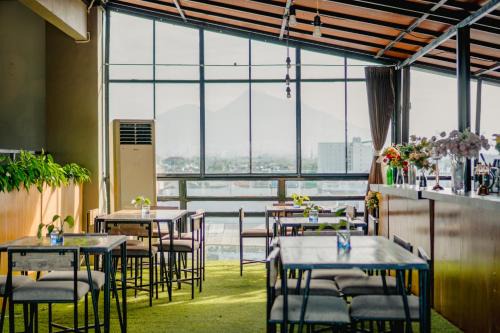 Yellow Star Gejayan Hotel