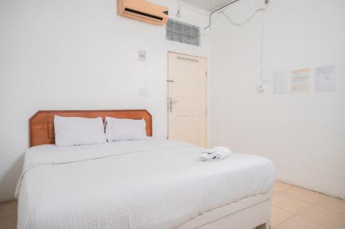 Urbanview Hotel Mine Residence Syariah in Padang