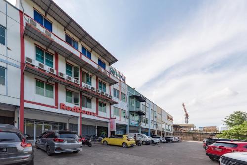 RedDoorz Plus near Kepri Mall in Batam Center