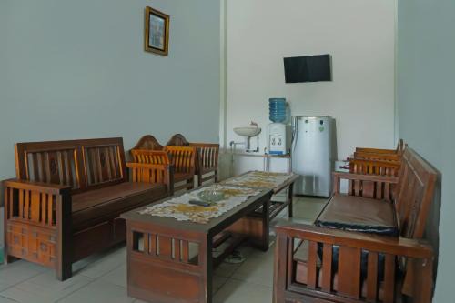 Hotel O Wisma Melyro Syariah Near Yamaha - Thamrin Brothers Cabang Muara Dua