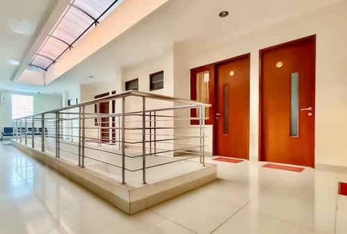 RedDoorz Plus near Cirebon Super Block Mall 2 in West Cirebon