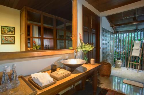 Jeeva Saba Bali in Saba