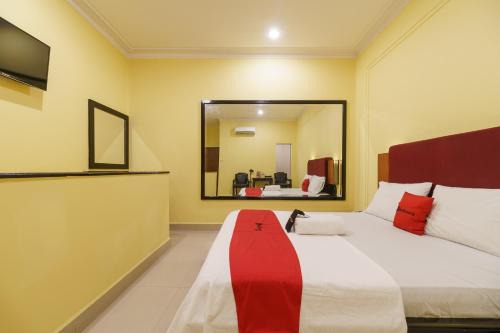 RedDoorz Plus near Ancol